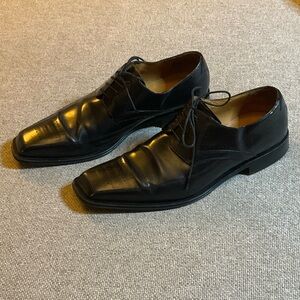 Mezlan Black Leather Oxfords
